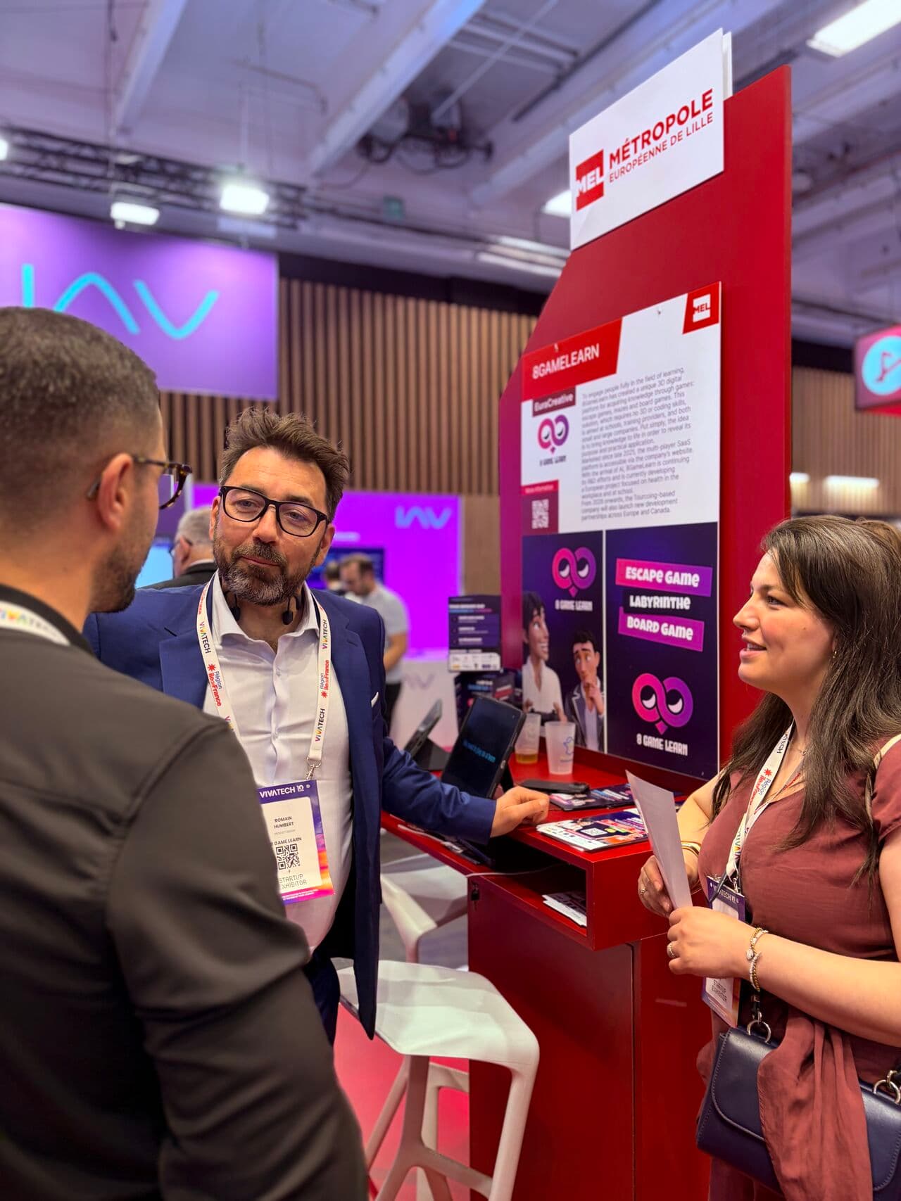 Lila échange avec des professionnels sur le stand de la Métropole européenne de Lille à VivaTech 2026.